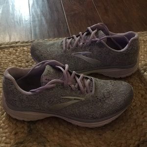 Brooks Anthem 2 size 10 medium (B) Width Womens